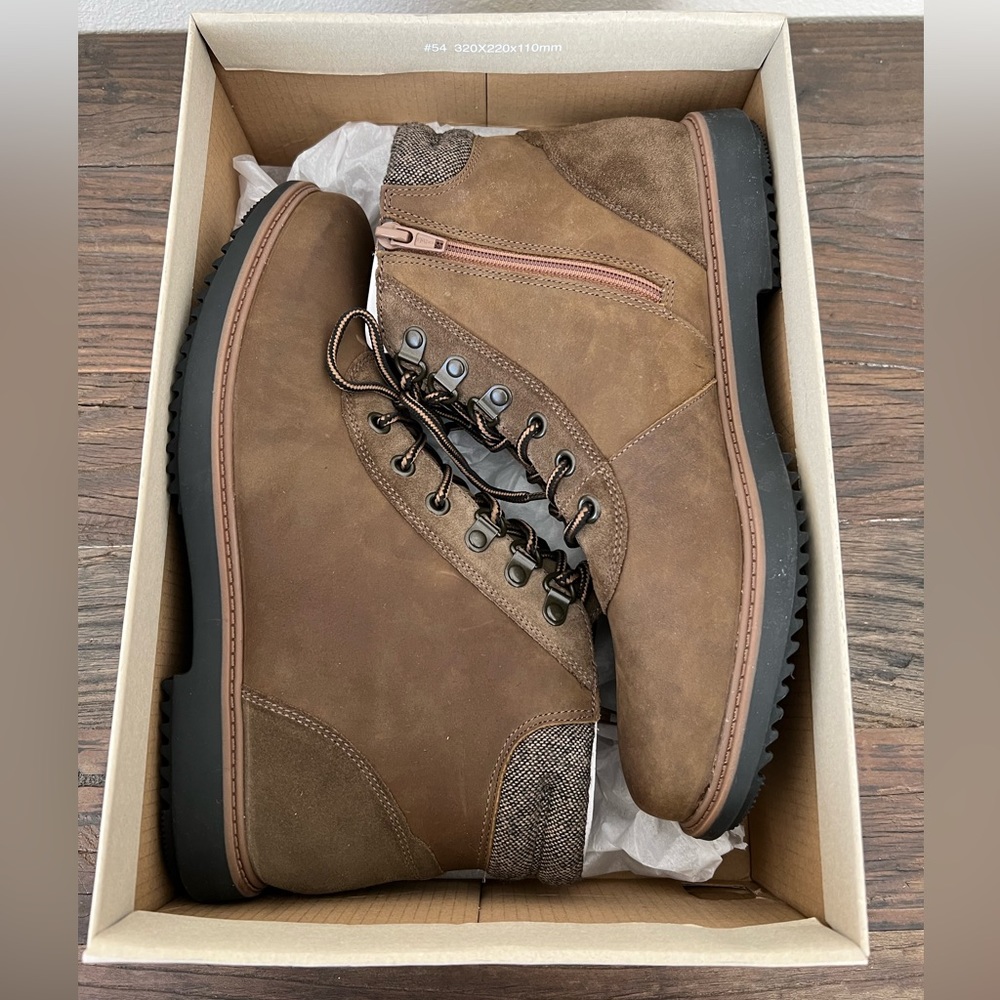 Clarks lace up boots size 9 new with tags and box